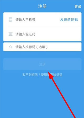 职场人利用 AI 工具提升工作效率时，如何避免过度依赖导致的思维惰性？
